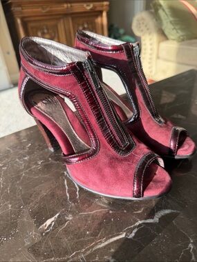 Soft burgundy zip heels